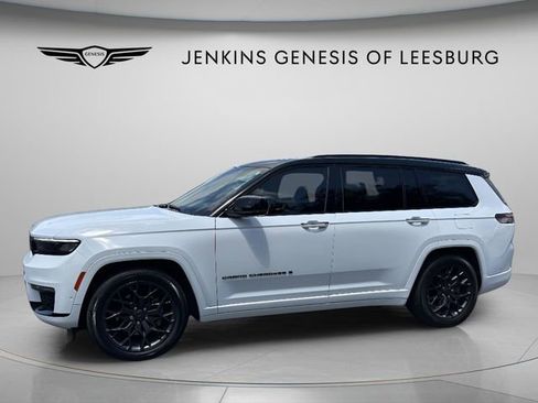 Used 2023 Jeep Grand Cherokee L Summit w/ High Altitude Package AWD/4WD image 11