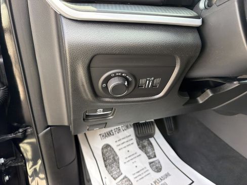 Used 2025 Jeep Grand Cherokee L Laredo AWD/4WD image 17