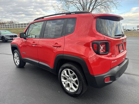 Used 2018 Jeep Renegade Latitude w/ Popular Equipment Group image 9