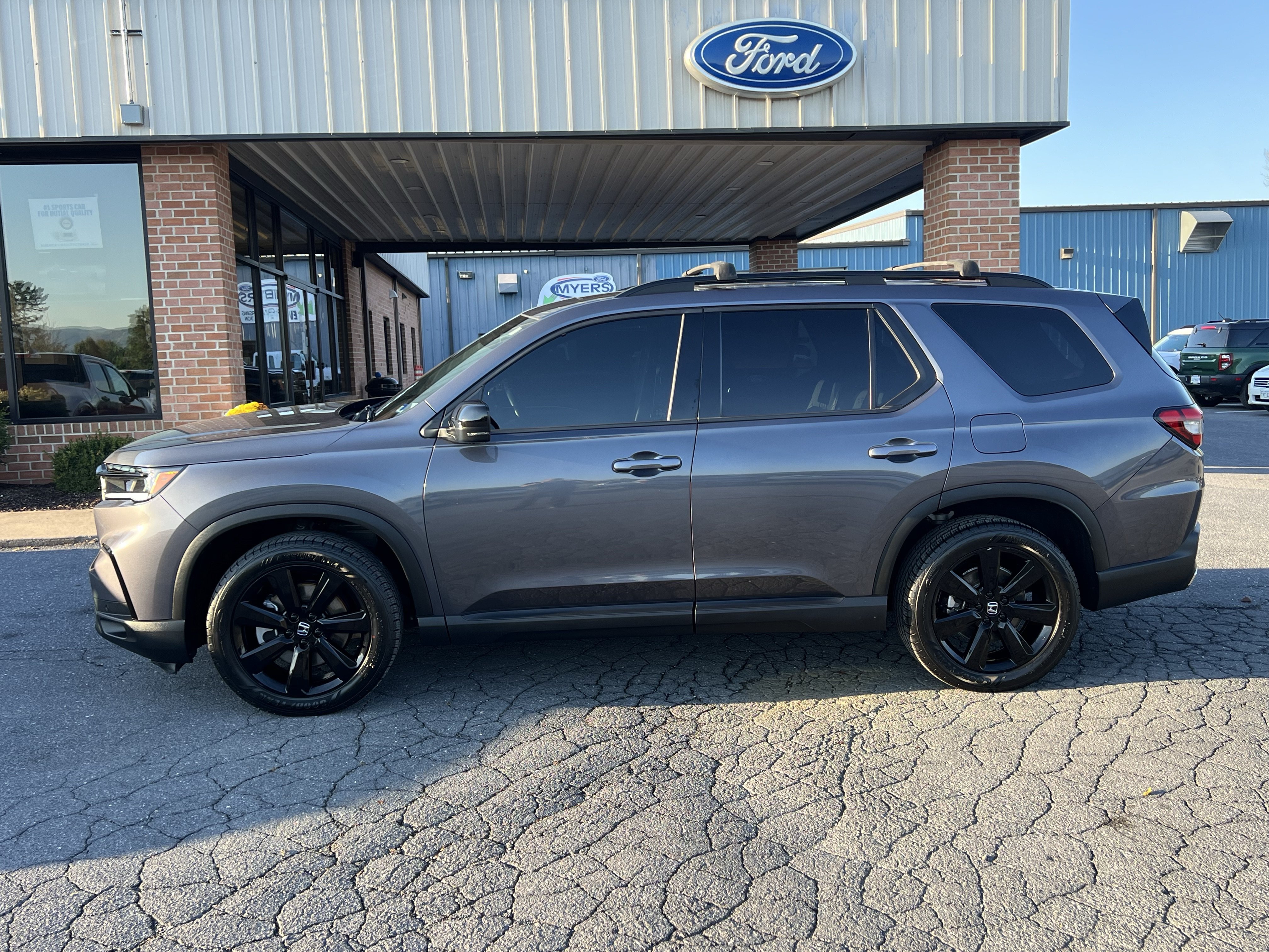 Used 2025 Honda Pilot Black Edition image 1