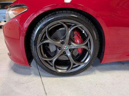 Used 2019 Alfa Romeo Giulia Ti Sport w/ Quick Order Package 22U Sport image 15