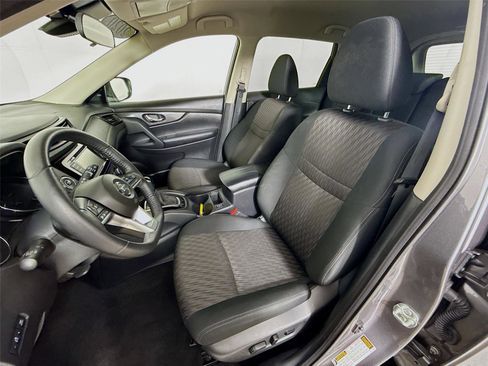 Used 2020 Nissan Rogue SV w/ Premium Package image 11