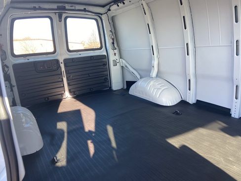 New 2025 Chevrolet Express 2500 Extended w/ Enhanced Convenience Package RWD image 7