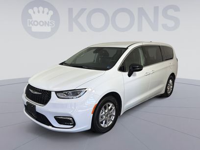 Used 2024 Chrysler Pacifica Touring-L