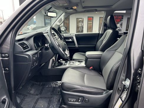 Used 2017 Toyota 4Runner SR5 Premium image 13