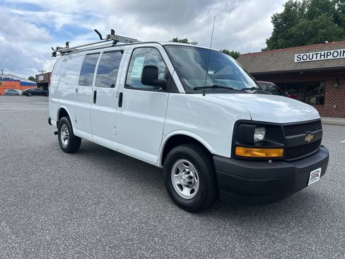 Used 2017 Chevrolet Express 2500 RWD image 9