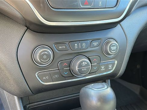 Used 2022 Jeep Cherokee Latitude Lux image 16