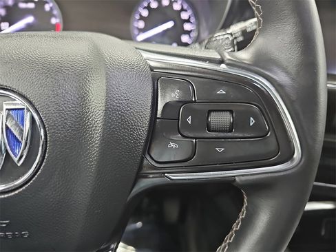 Used 2023 Buick Envision Essence image 18