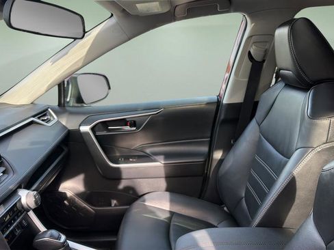 Used 2020 Toyota RAV4 XLE Premium image 13