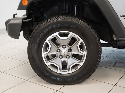 Used 2014 Jeep Wrangler Unlimited Rubicon w/ Connectivity Group image 20