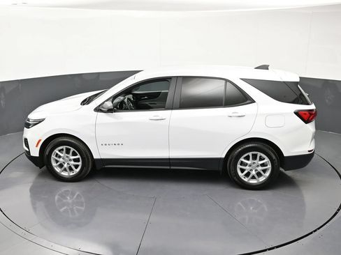 Used 2024 Chevrolet Equinox LS w/ LS Convenience Package FWD image 17