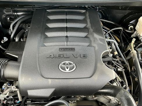 Used 2019 Toyota Tundra SR5 w/ SR5 Upgrade Package image 30