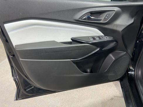 Used 2025 Chevrolet Trax LT image 21