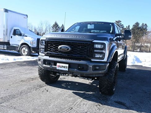 New 2026 Ford F250 Lariat w/ Black Appearance Package image 4