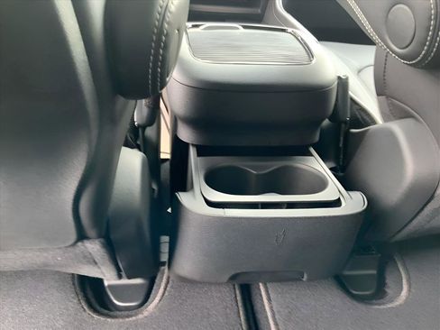 New 2026 Chrysler Pacifica Limited w/ S Appearance Package image 19