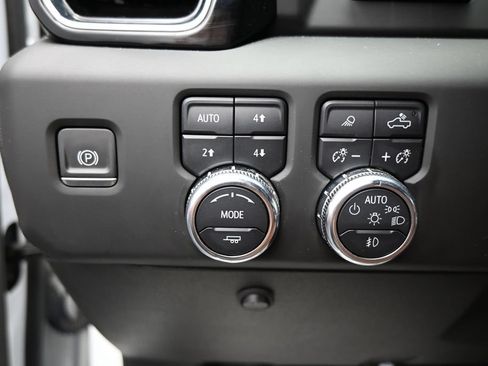 Used 2024 GMC Sierra 3500 Denali Ultimate AWD/4WD image 12