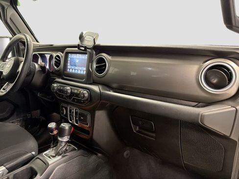 Used 2018 Jeep Wrangler Unlimited Sahara w/ Cold Weather Group AWD/4WD image 31