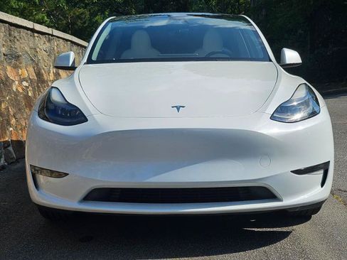 Used 2023 Tesla Model Y AWD image 6