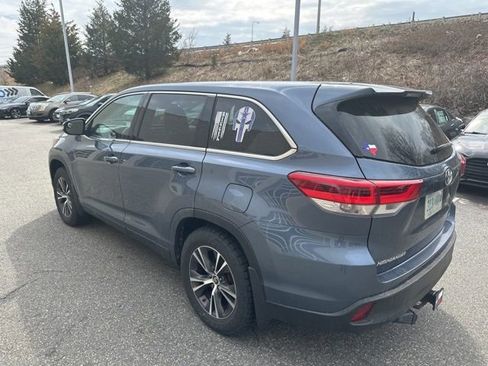 Used 2019 Toyota Highlander LE image 2