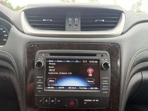 Used 2016 Chevrolet Traverse LT w/ Style and Technology Package FWD image 30