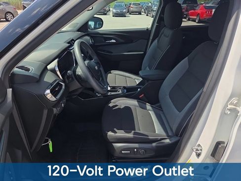Used 2023 Chevrolet TrailBlazer LT w/ Convenience Package AWD/4WD image 11