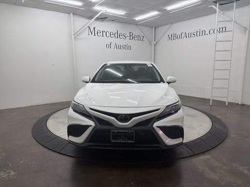 Used 2022 Toyota Camry SE FWD image 2
