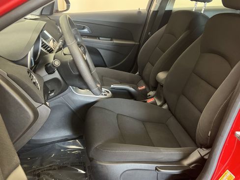 Used 2016 Chevrolet Cruze LT w/ Technology Package image 11
