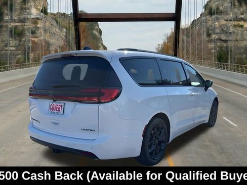 New 2026 Chrysler Pacifica Limited w/ S Appearance Package FWD image 10