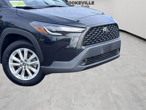 Used 2023 Toyota Corolla Cross LE image 3