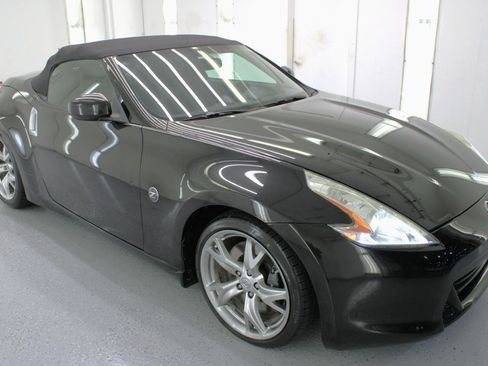 Used 2010 Nissan 370Z Touring w/ Sport Pkg RWD image 33