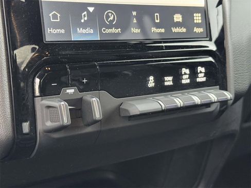 Used 2024 RAM 2500 Big Horn w/ Safety Group image 19