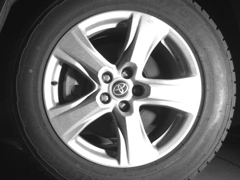 Used 2025 Toyota Highlander LE image 12