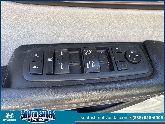 Used 2018 Chrysler Pacifica Touring-L FWD image 19