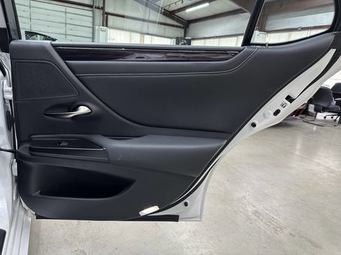 Used 2019 Lexus ES 300h 300H w/ Premium Package image 14