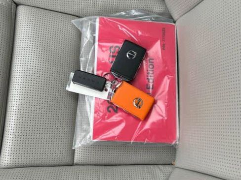 Used 2023 Volvo XC90 B6 Ultimate w/ Protection Package Premier image 5