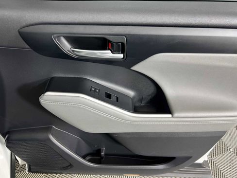 Used 2024 Toyota Highlander XLE image 26