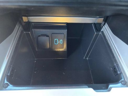 Used 2022 Ford Explorer Limited w/ Equipment Group 301A AWD/4WD image 15