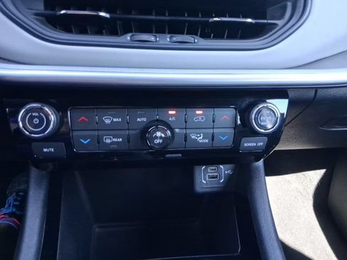 Used 2025 Jeep Compass Limited AWD/4WD image 30