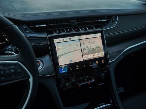 New 2025 Jeep Grand Cherokee Limited w/ Trailer Tow Package image 24