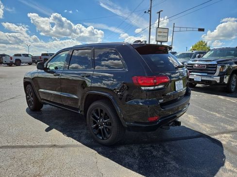 Used 2019 Jeep Grand Cherokee Altitude AWD/4WD image 5