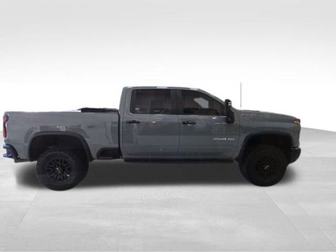 Used 2024 Chevrolet Silverado 2500 ZR2 w/ Technology Package image 11