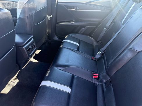 Used 2025 Toyota Camry SE w/ Convenience Package image 26