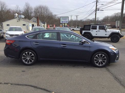 Used 2017 Toyota Avalon XLE image 4