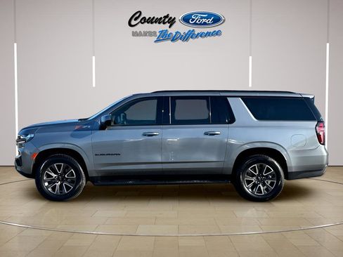 Used 2022 Chevrolet Suburban Z71 AWD/4WD image 3