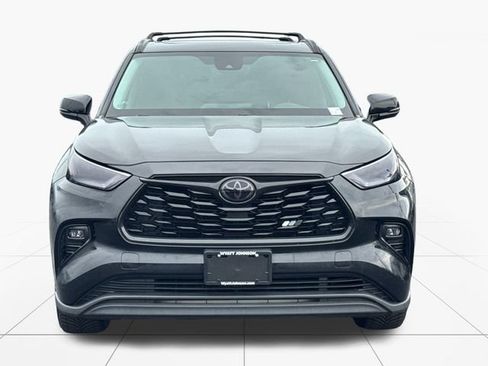 Used 2021 Toyota Highlander XLE FWD image 9