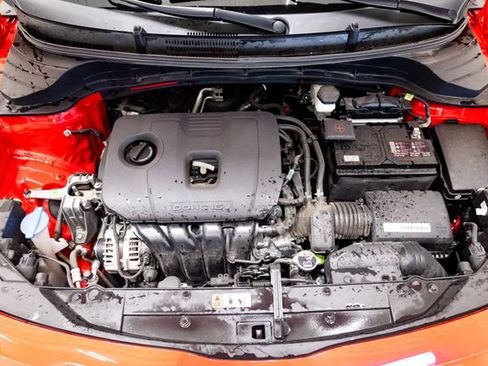 Used 2025 Kia Soul LX w/ LX Technology Package FWD image 3