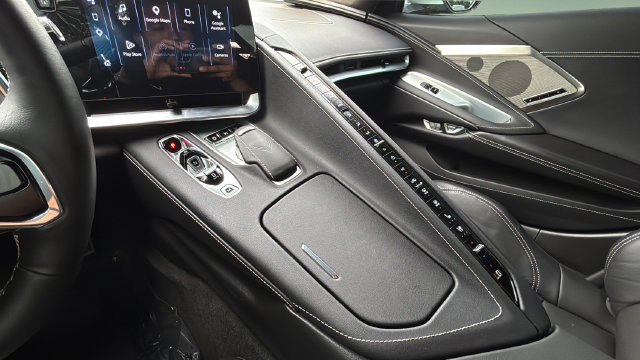 Used 2025 Chevrolet Corvette Stingray Preferred Cpe w/ Z51 Performance Package RWD image 15