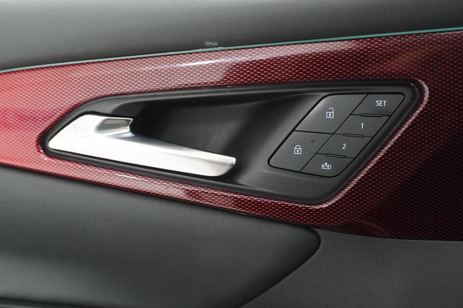 Used 2025 Chevrolet Traverse RS w/ LPO, Floor Liner Package FWD image 30