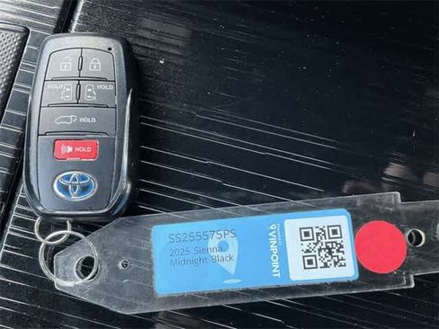 Used 2025 Toyota Sienna XSE image 28