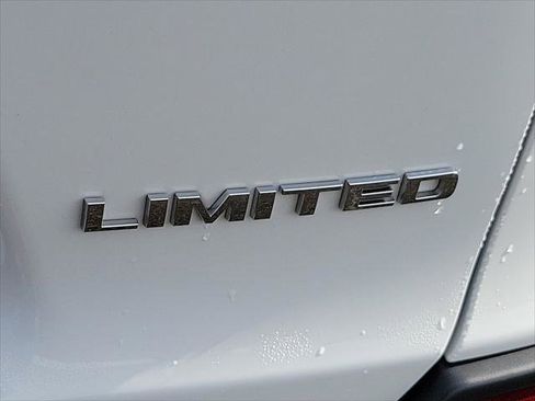 Used 2020 Jeep Cherokee Limited image 31